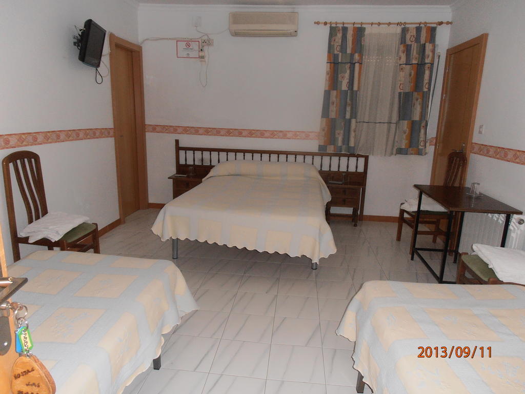 Hostal Restaurante Las Rejas Archidona Room photo